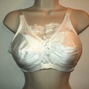 Almost U Mastectomy Camisole Bra Style 1200 Size 34C White Wireless Lace Accent